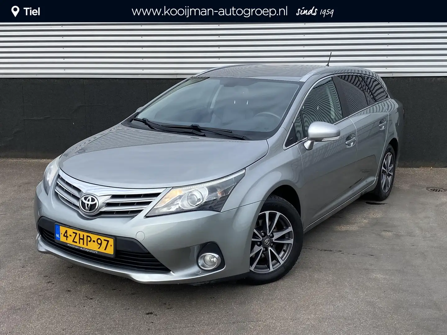 Toyota Avensis Wagon 1.8 VVTi Business Navigatie, Stoel verwarmin Grijs - 1