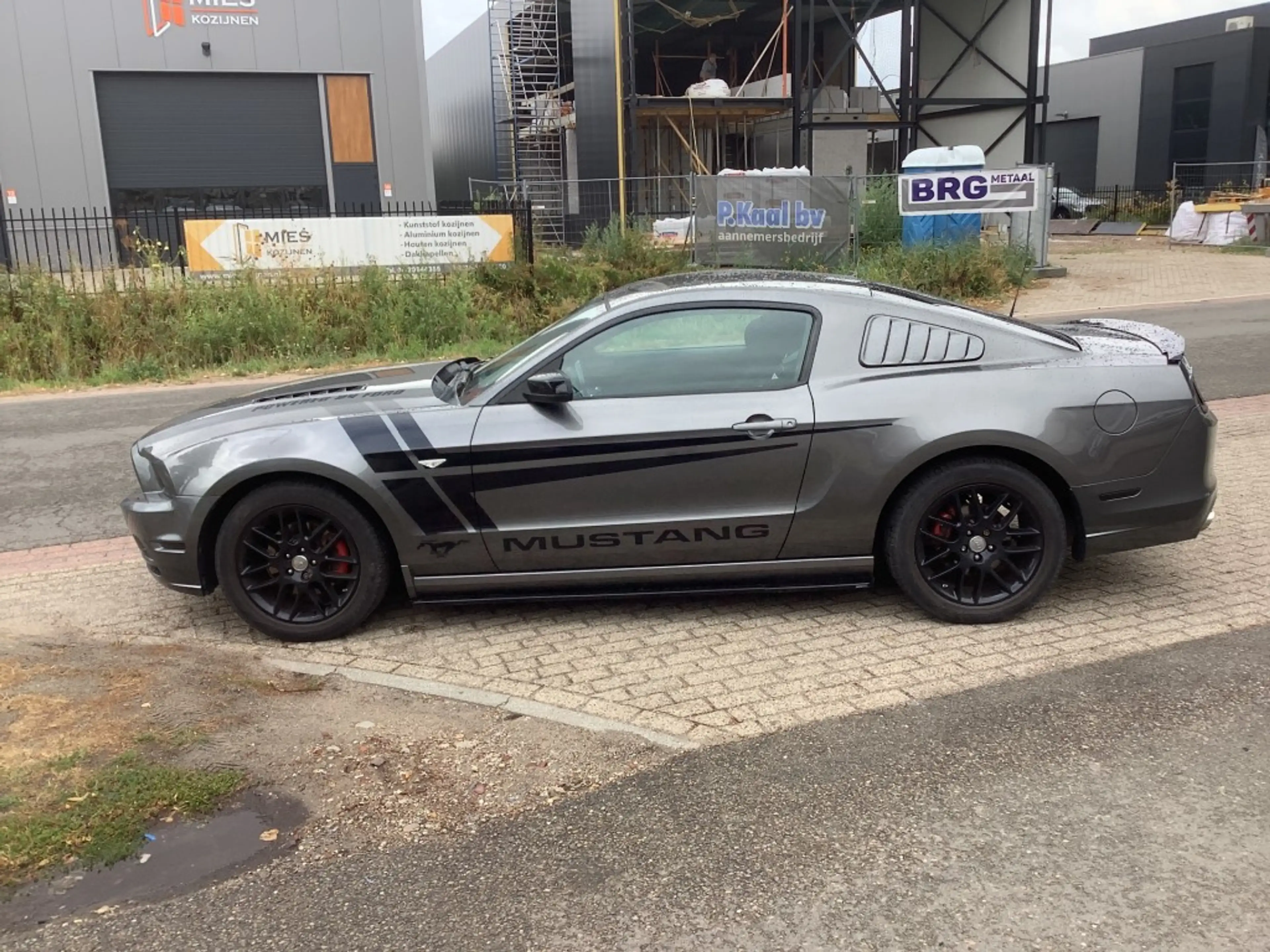 Ford Mustang 3.7 V6 fastback — photo 3