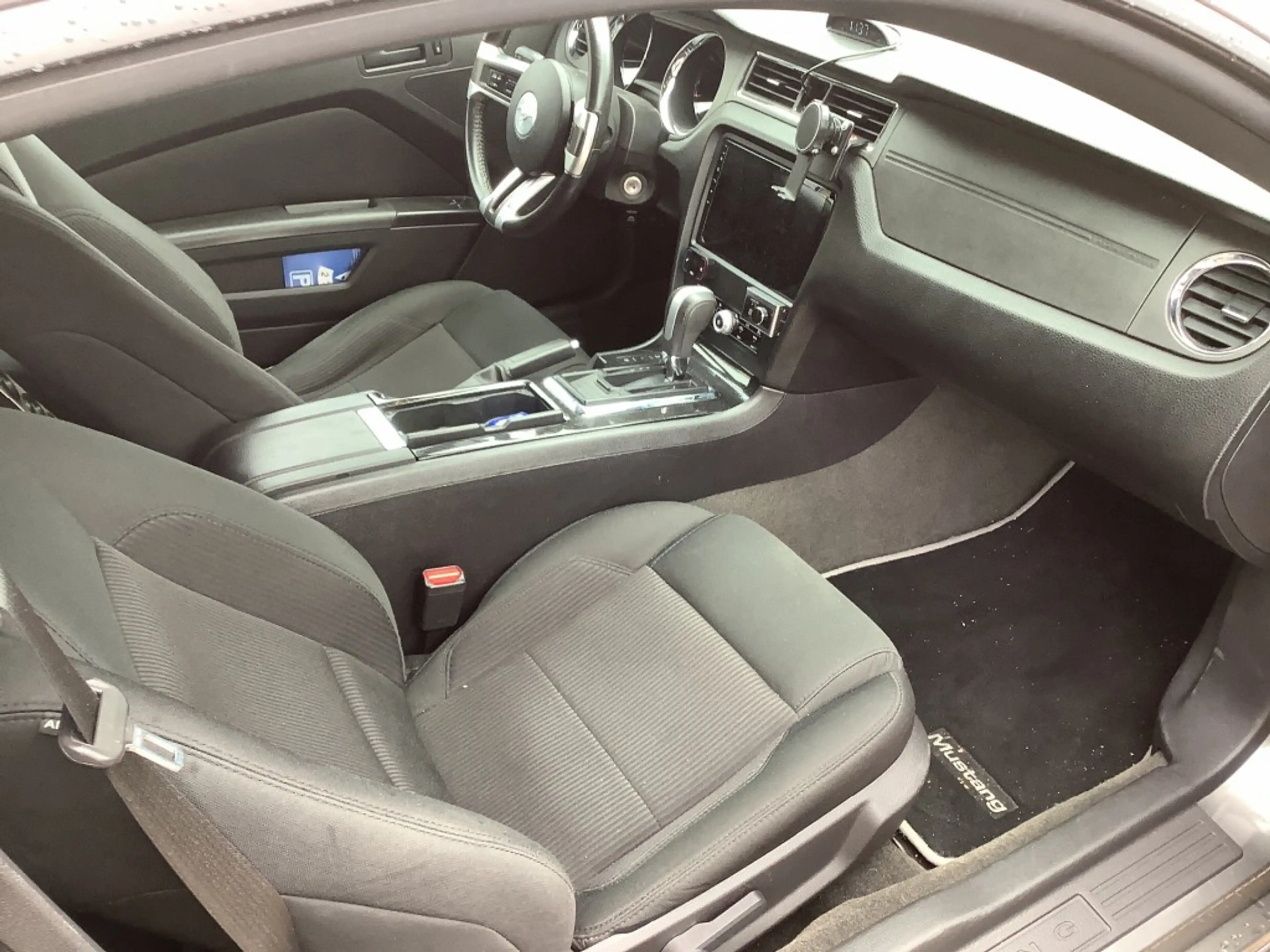 Ford Mustang 3.7 V6 fastback — photo 10