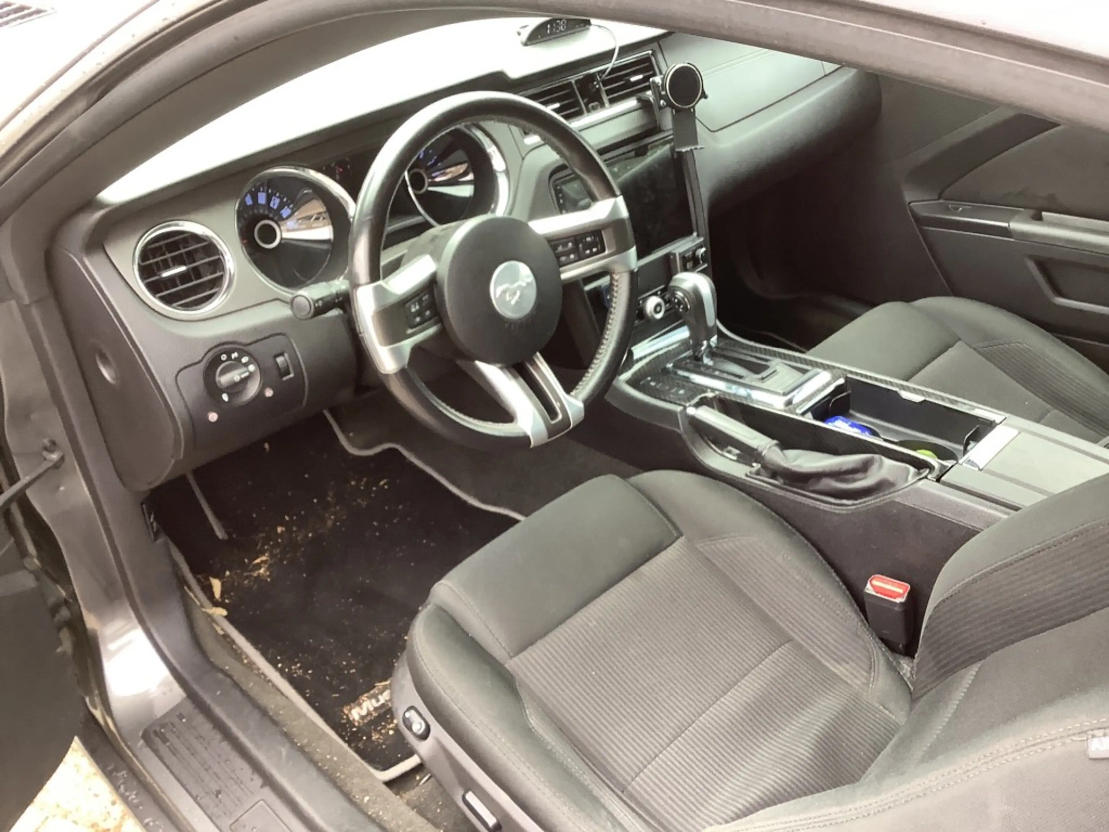 Ford Mustang 3.7 V6 fastback — photo 2