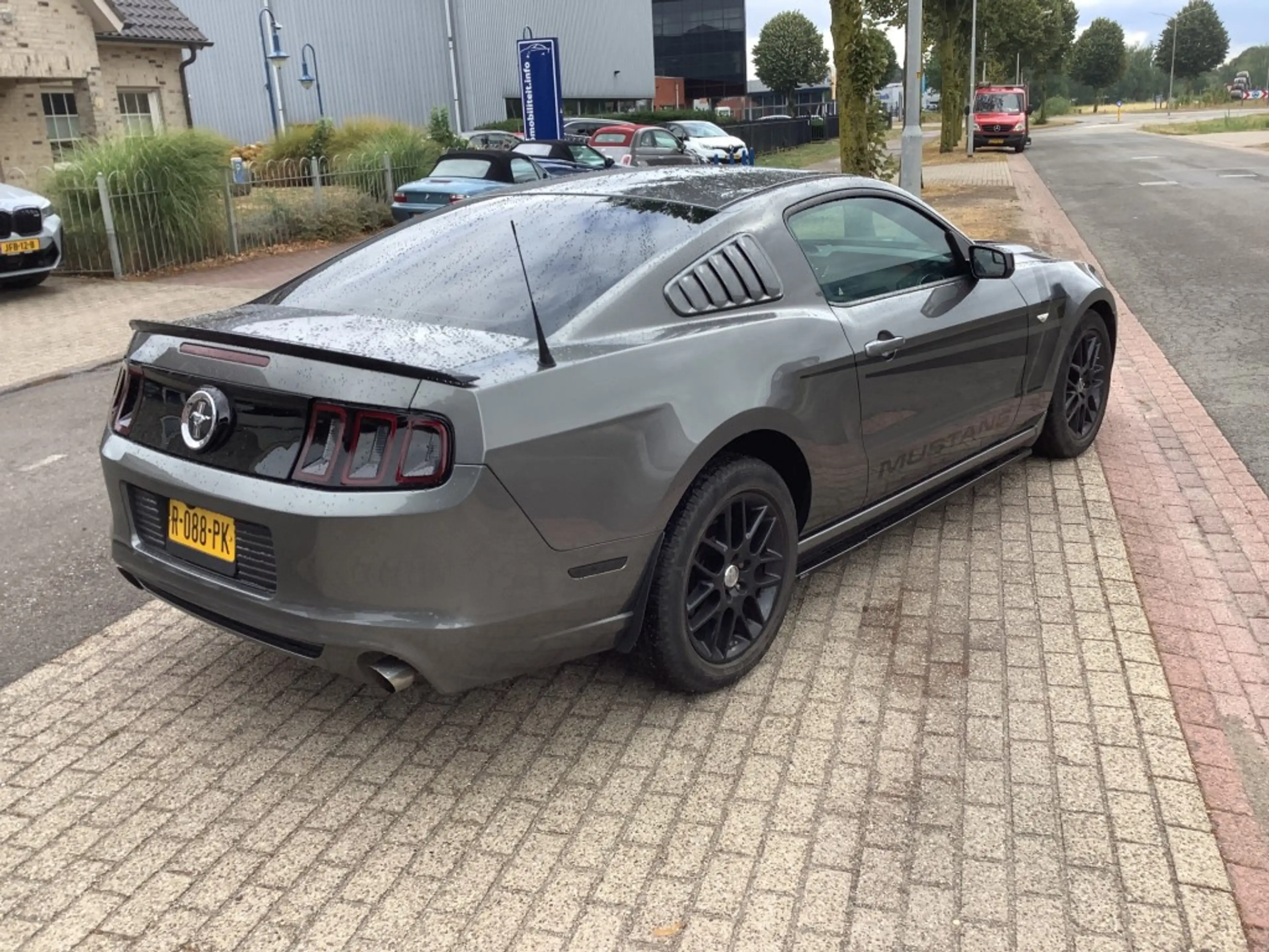 Ford Mustang 3.7 V6 fastback — photo 6