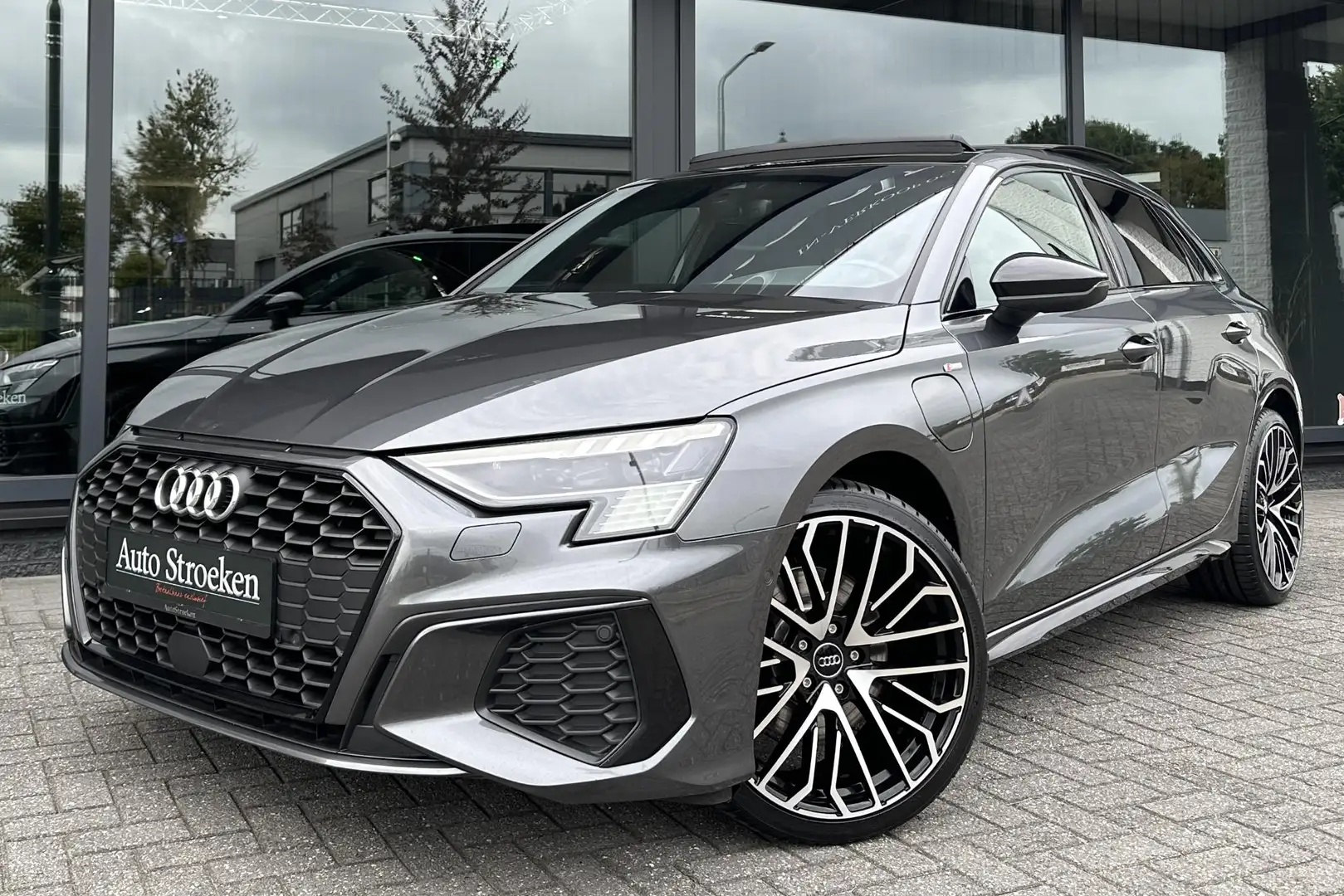 Audi A3 Sportback 40 TFSIe S-Line Pano Matrix RS Leder Sfe Gris - 1