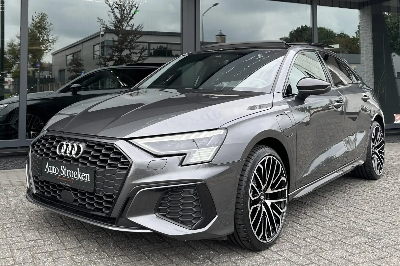 Audi A3 Sportback 40 TFSIe S-Line Pano Matrix RS Leder Sfe Gris - 2