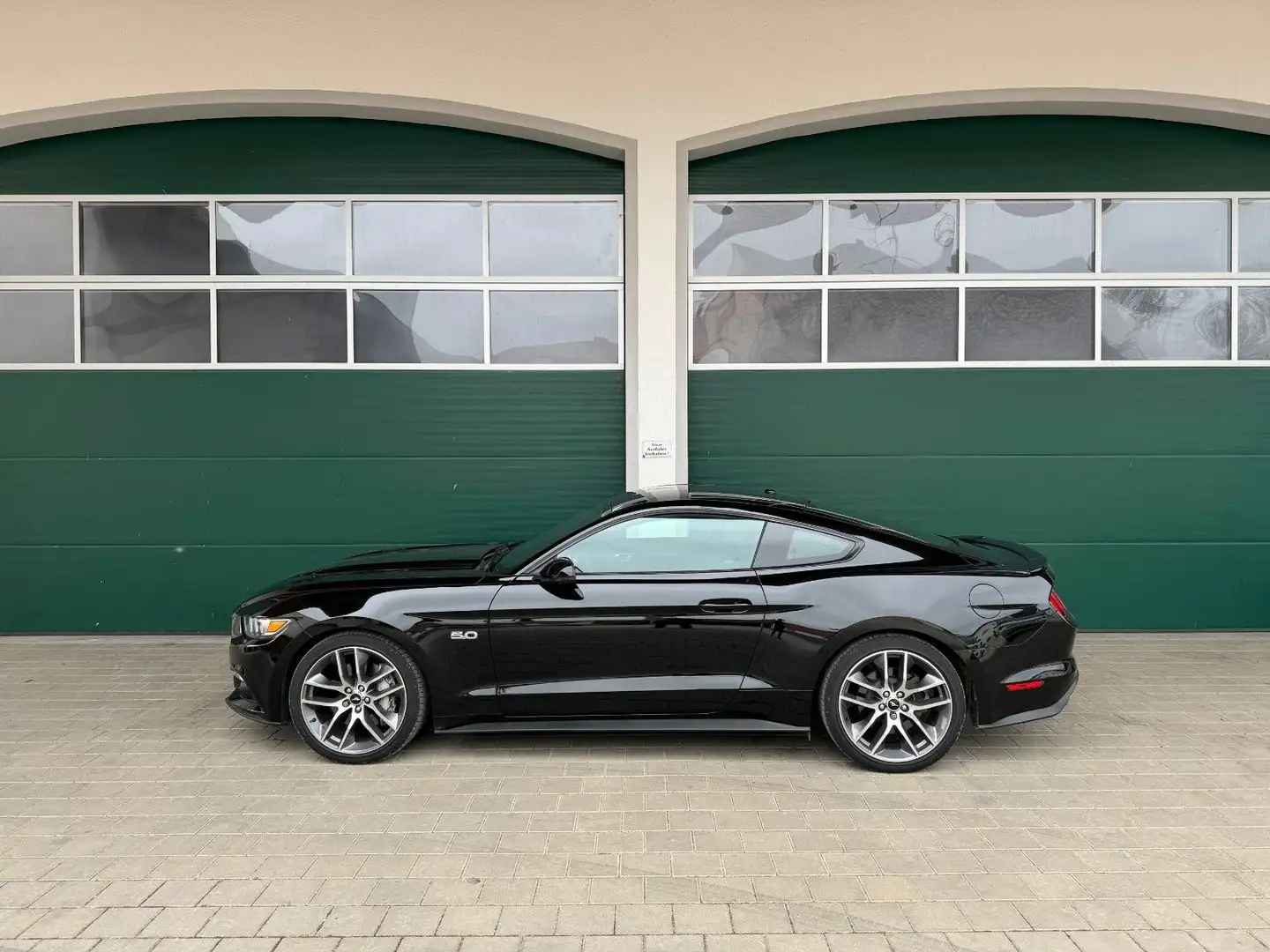 Ford Mustang V8 US Import als Neuwagen unfallfrei Schwarz - 1