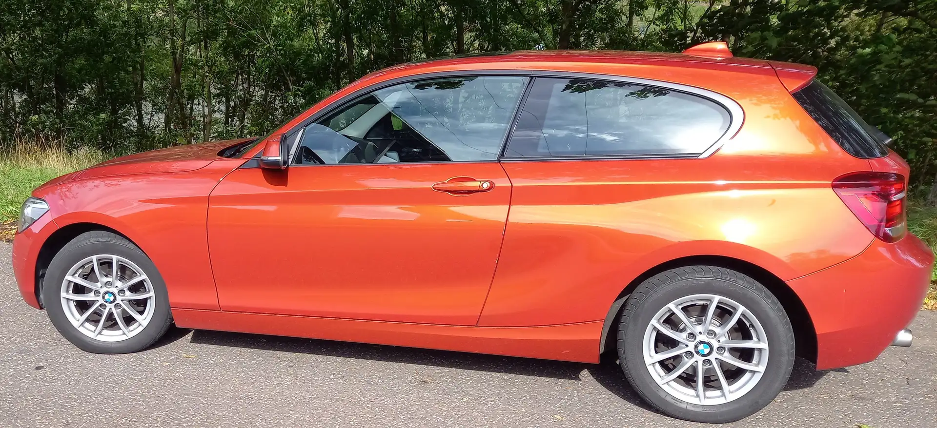 BMW 116 Oranžová - 1