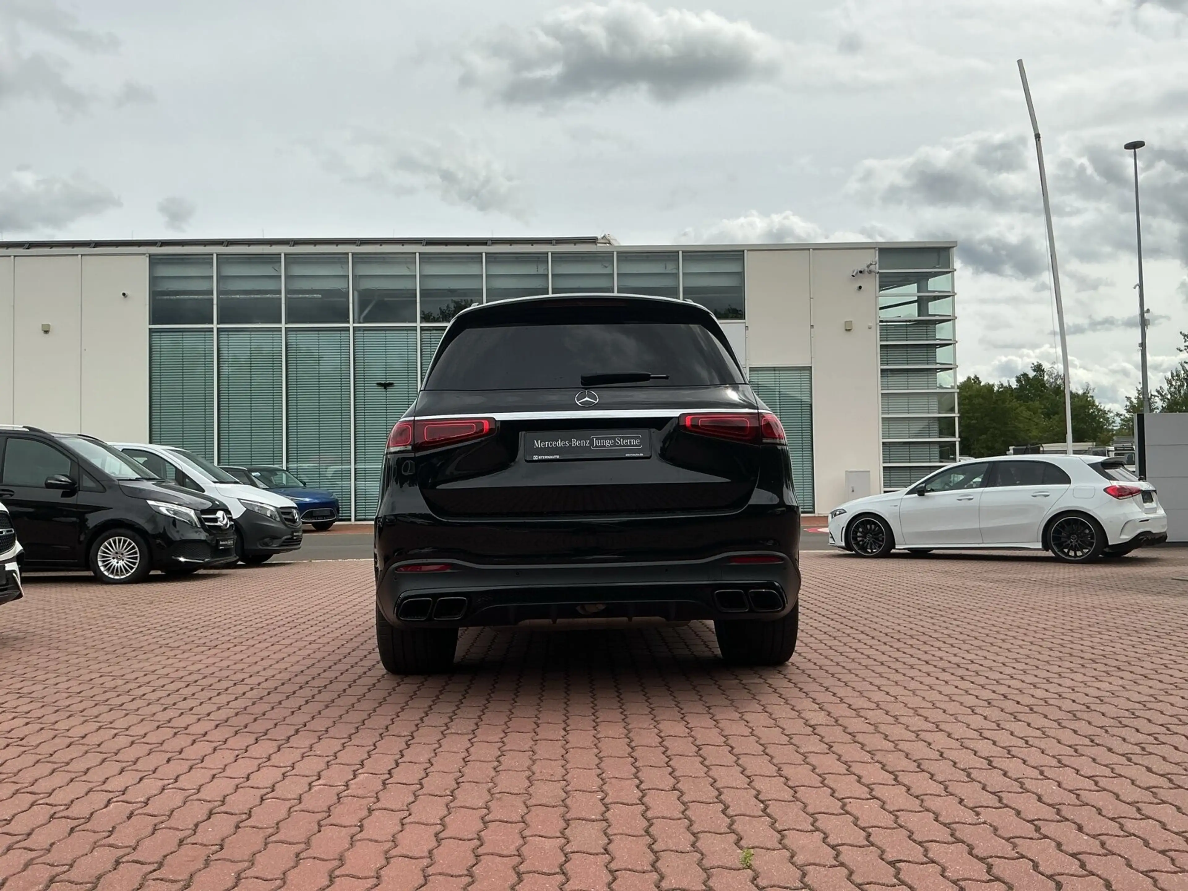 Mercedes-Benz GLS 63 AMG GLS 63 4M+ PanoD Distr 360K Sound AHK Performance — photo 5