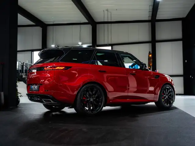 Land Rover Range Rover Sport view 4