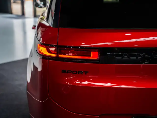 Land Rover Range Rover Sport view 10