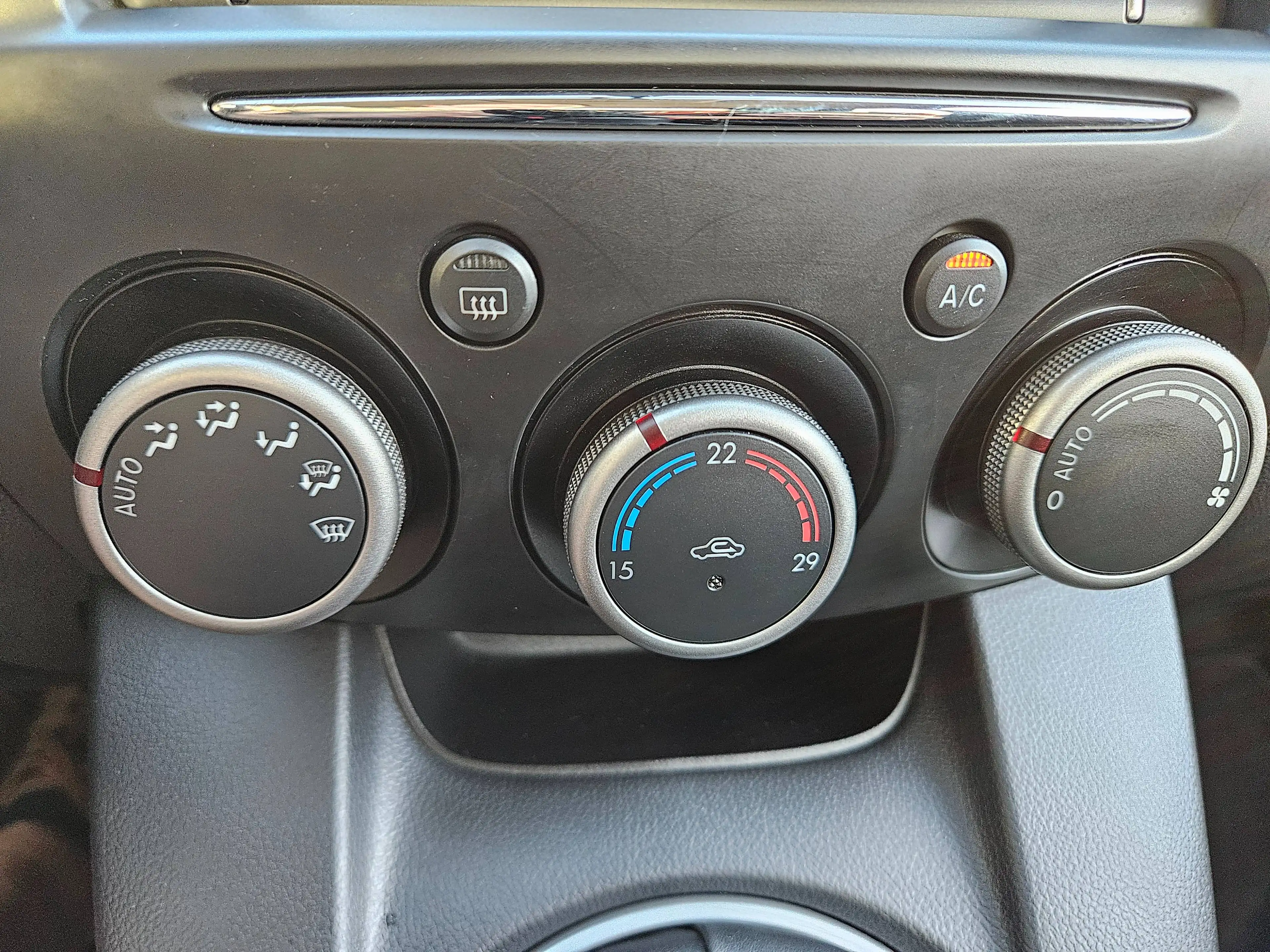 Mazda 2 2 1.3i | 12M Garantie | Bluetooth | navigatie | zetelverwarming | airco — photo 7