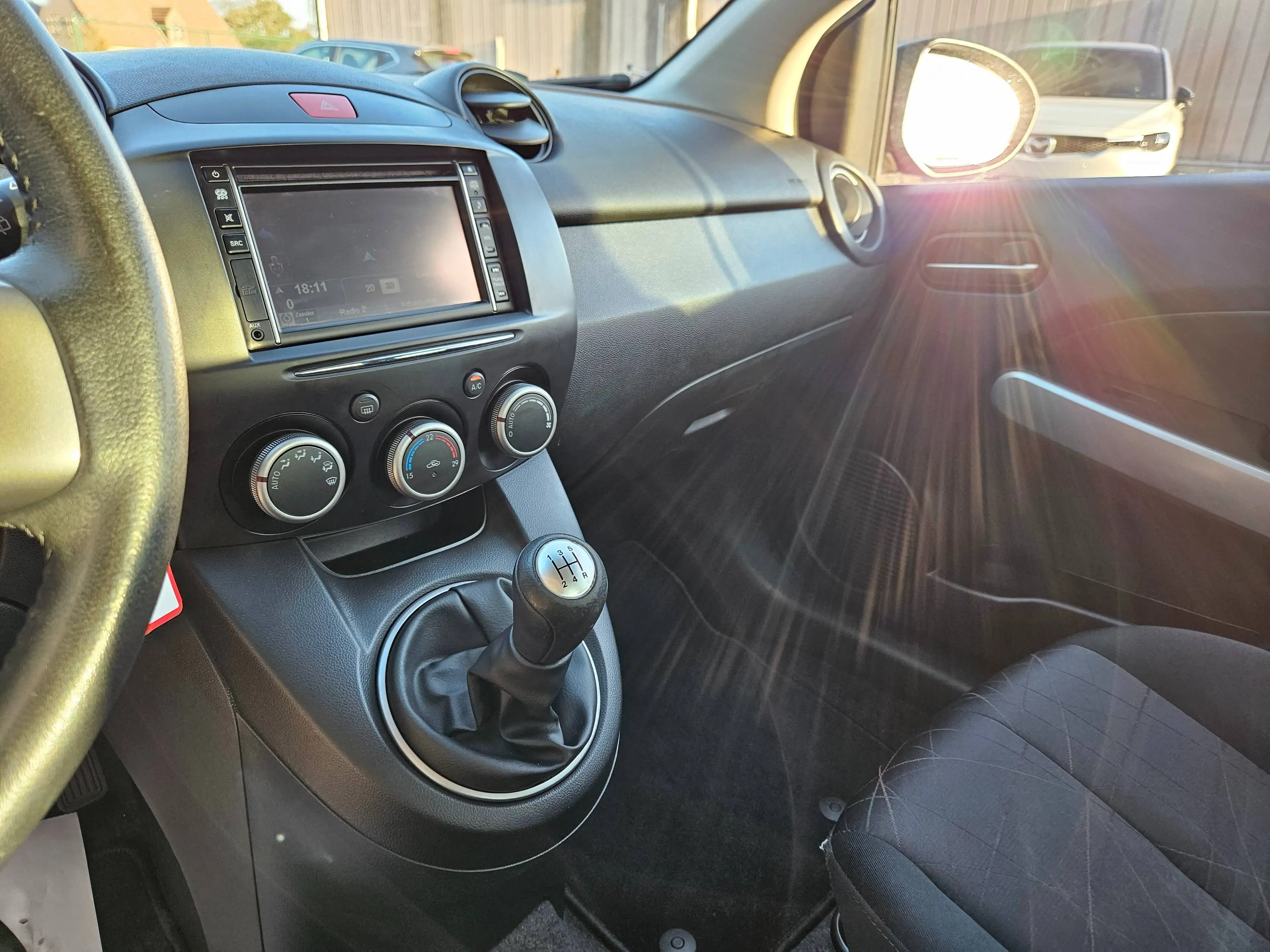Mazda 2 2 1.3i | 12M Garantie | Bluetooth | navigatie | zetelverwarming | airco — photo 9