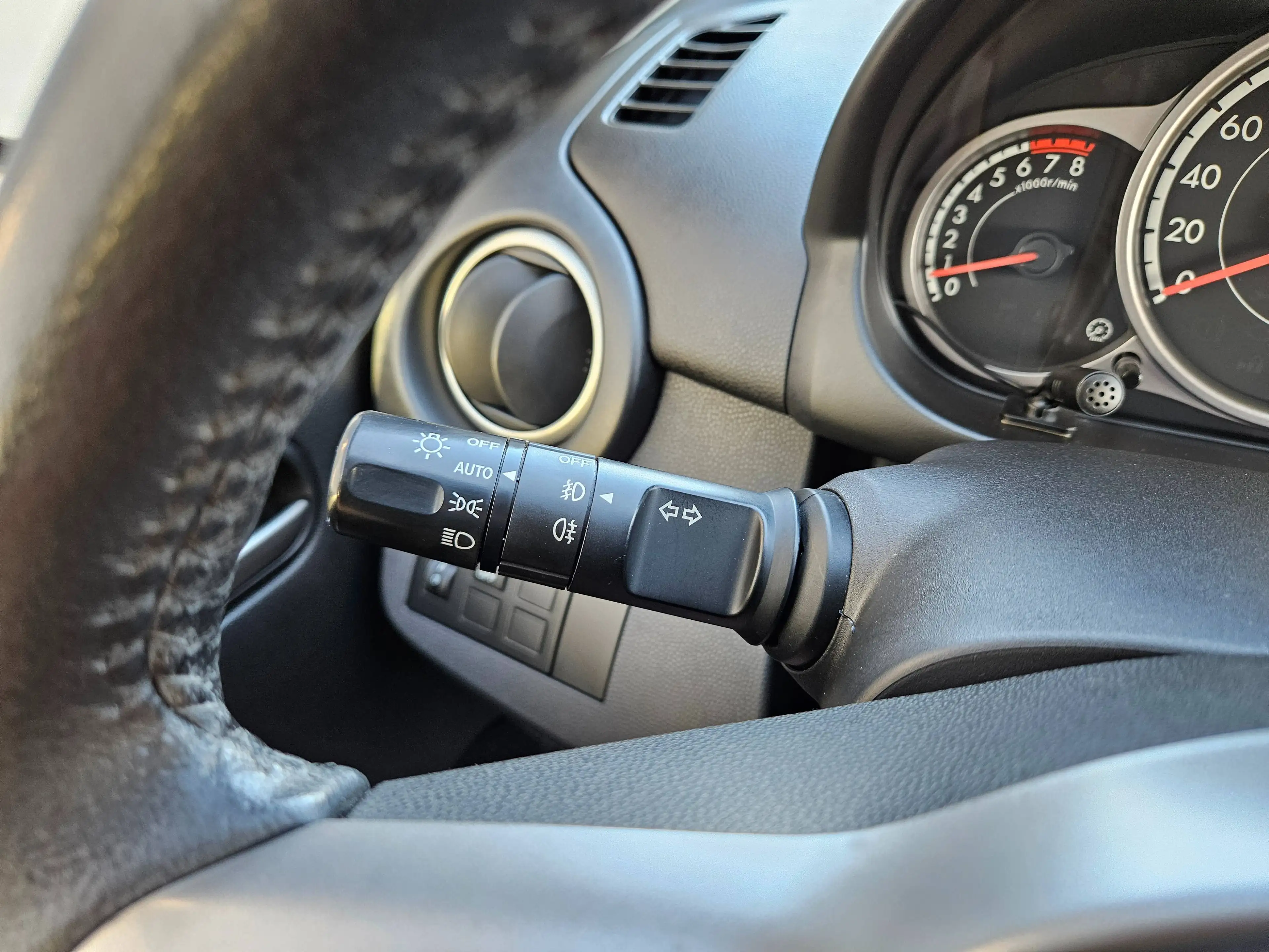 Mazda 2 2 1.3i | 12M Garantie | Bluetooth | navigatie | zetelverwarming | airco — photo 3