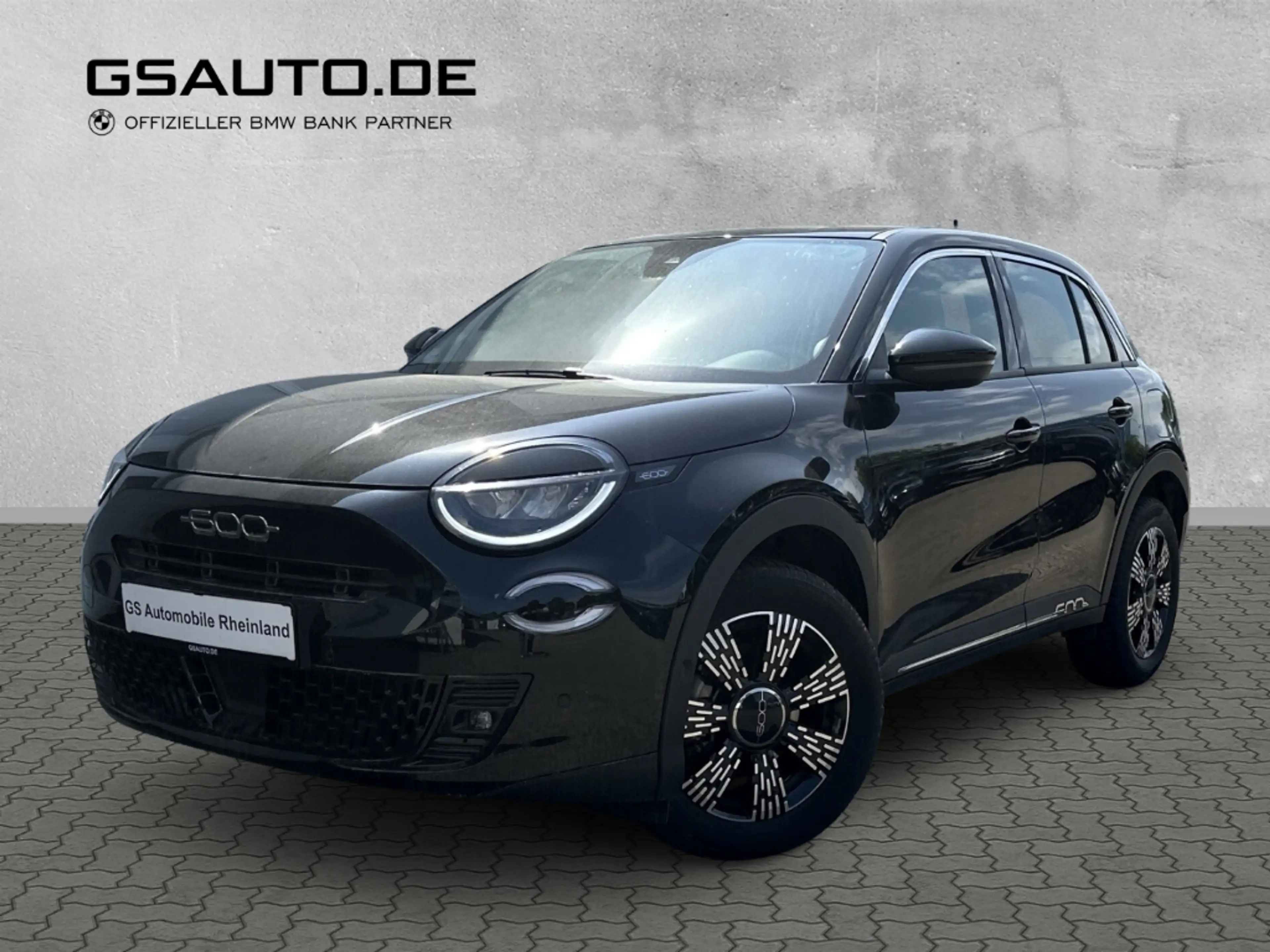 Fiat 600 Hybrid ACC LED Kamera CarPlay/Android 17''LM