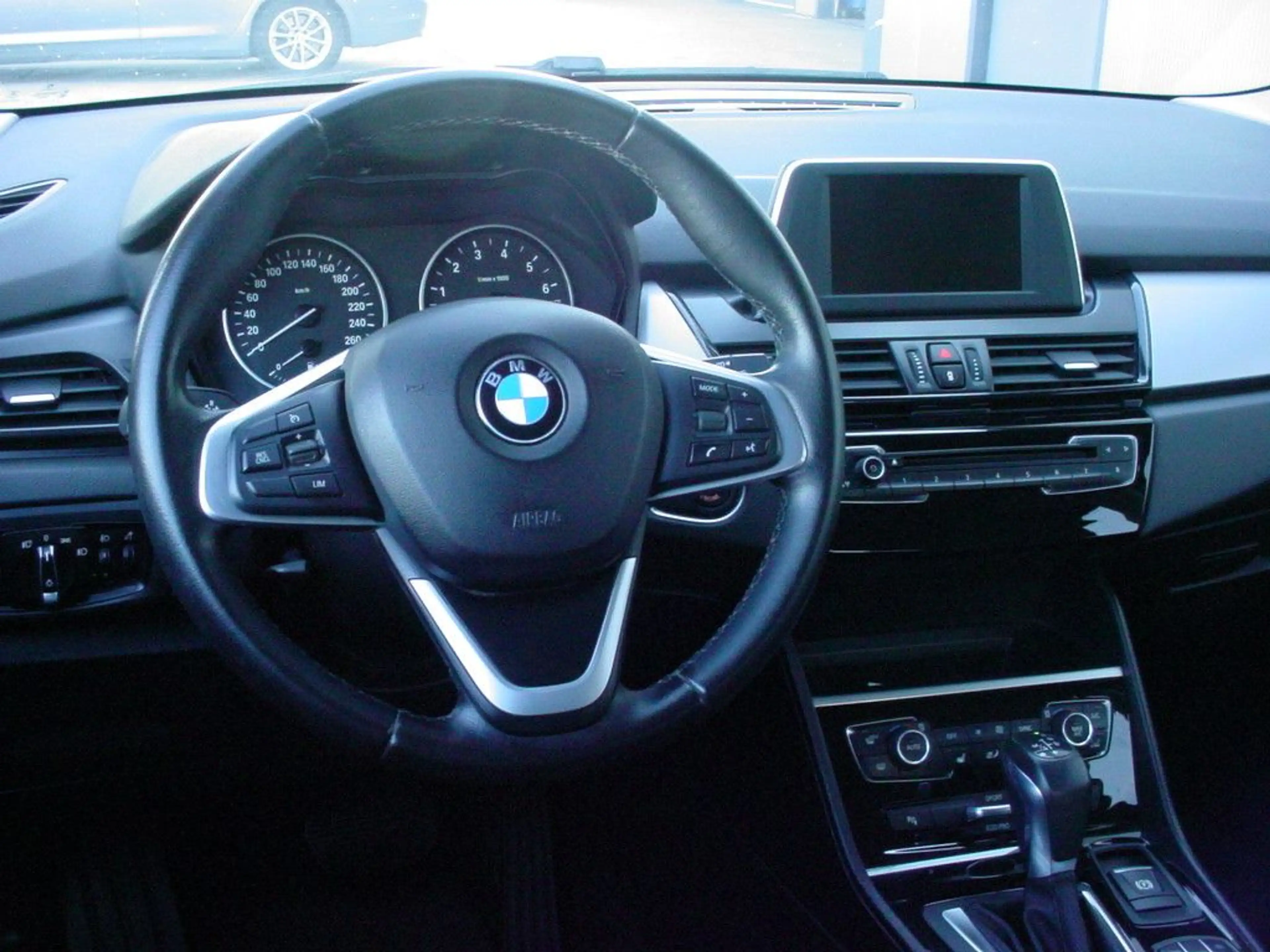 BMW 220 220i*nur 48KM*1.Hand*NAVI *AHK*** — photo 4