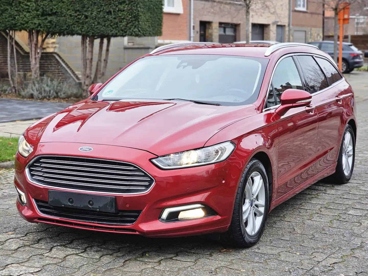 Ford Mondeo 2.0 i AUTOMAAT 1E EIGENAAR DEALER ONDERHOUDEN Rood - 1