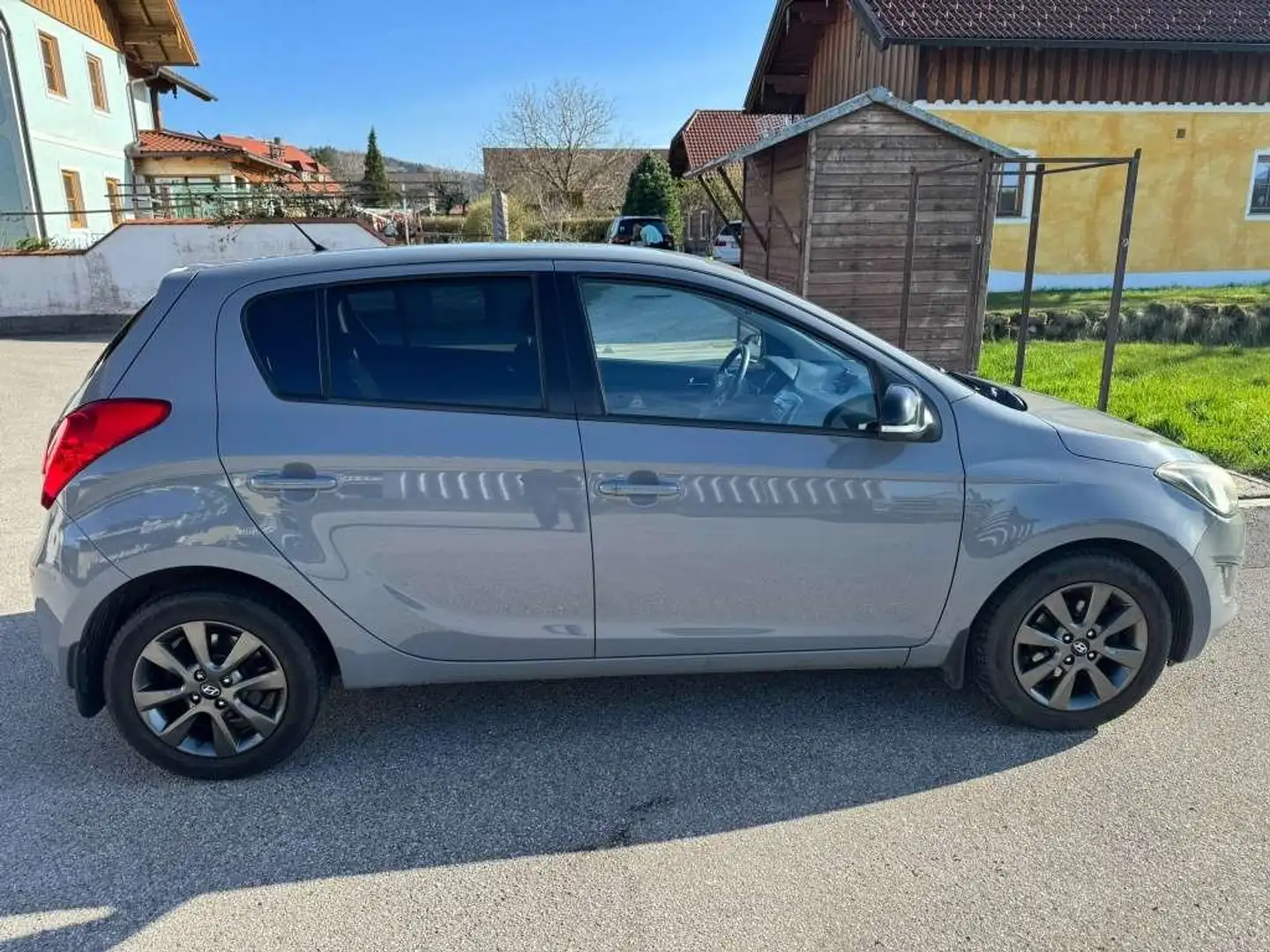 Hyundai i20 i20 1,25 Life Life Grau - 1
