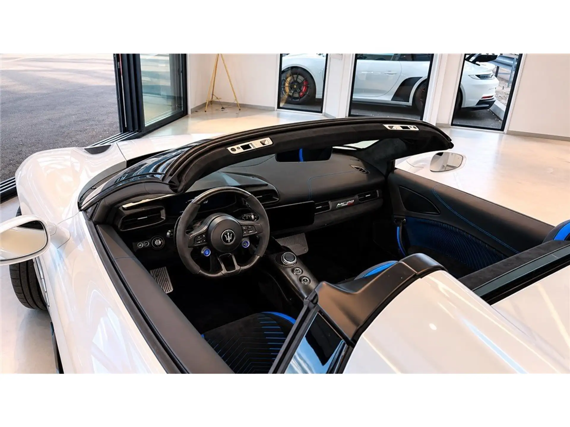 마세라티 MC20 Cabriolet 2026 흰색 사진 8