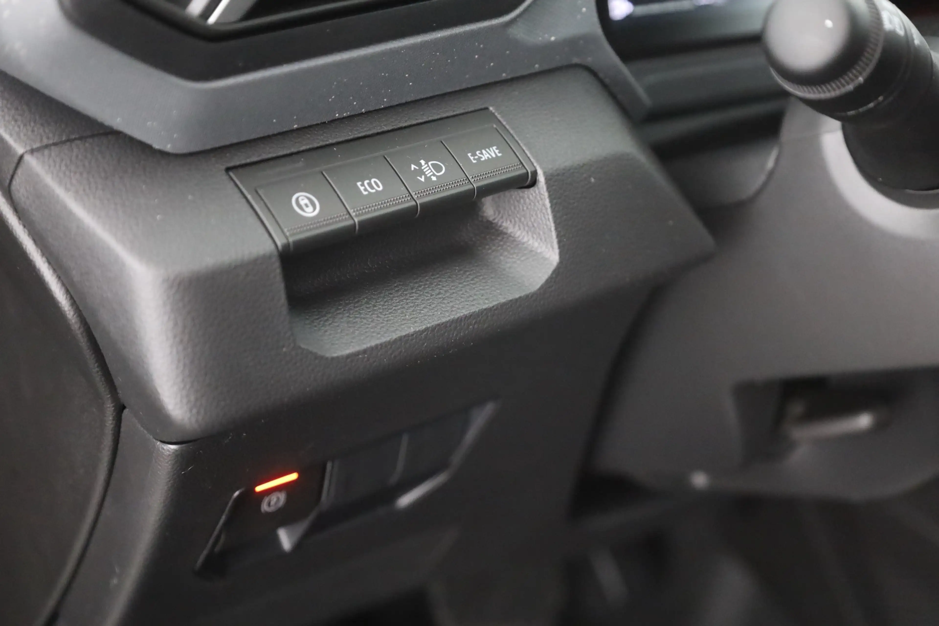 Dacia Duster Hybrid 155 Aut. LED ACC Navi — photo 15