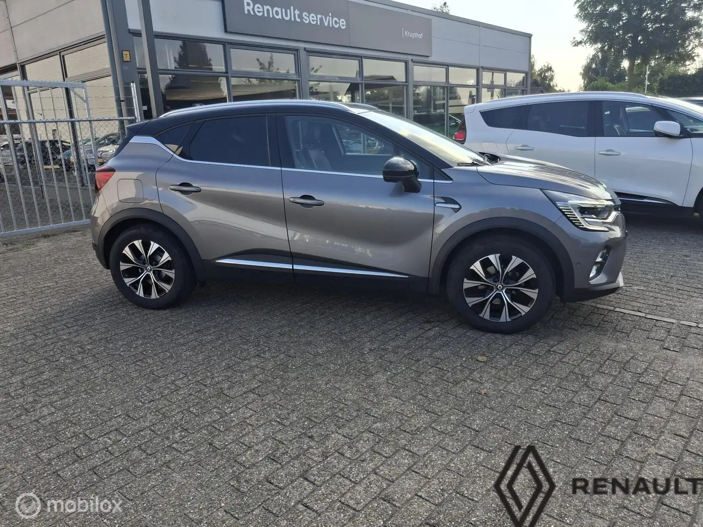Renault Captur 1.3 mild hybrid 140 techno Gris - 2