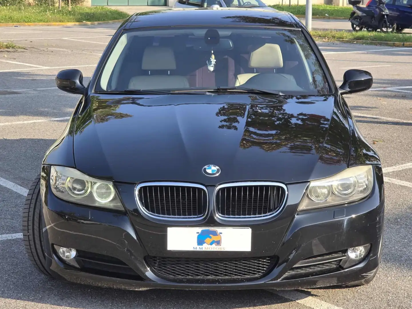 BMW 320 d Touring Attiva Zwart - 2