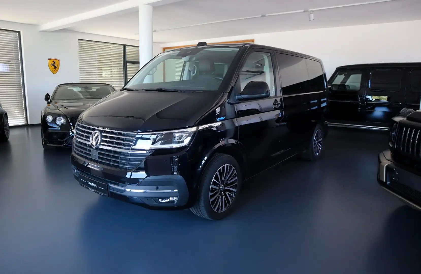 Volkswagen T6 Multivan T6.1 Multivan 4Motion DSG / LED / Standh. / Voll Schwarz - 1