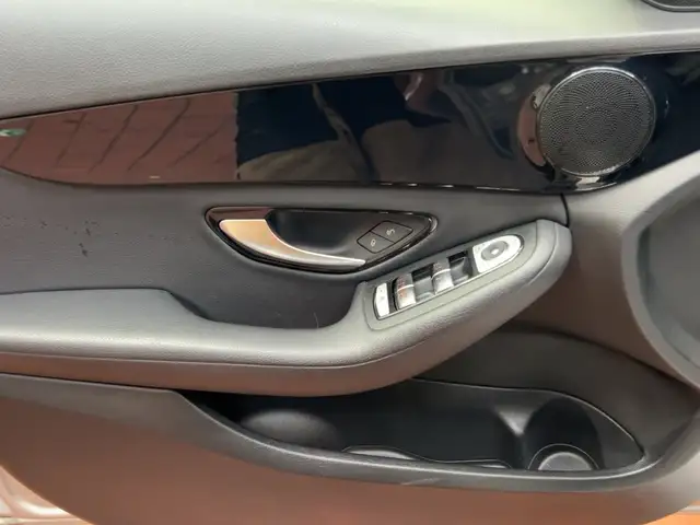 Mercedes-Benz C-Class view 19