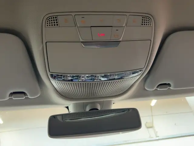 Mercedes-Benz C-Class view 17