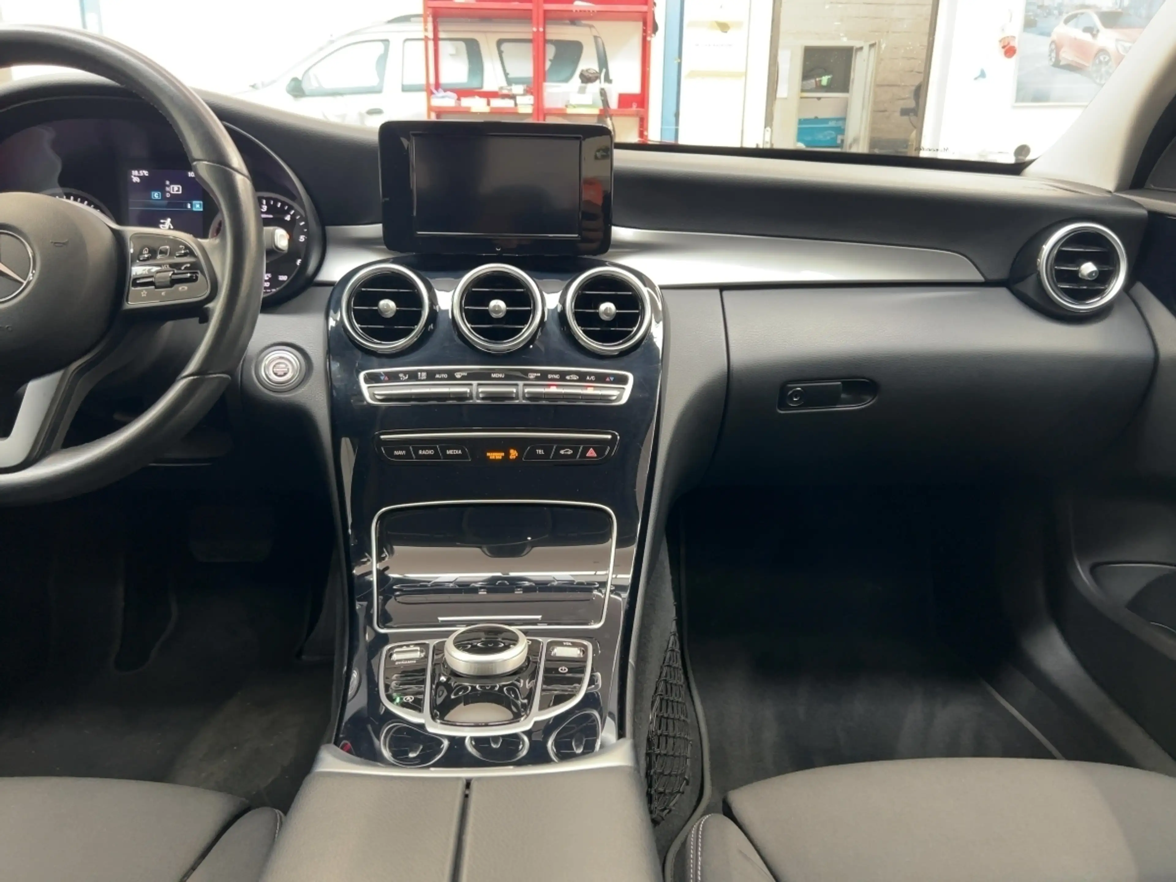 Mercedes-Benz C 180 d Avantgarde Navi + Klima + Tempomat — photo 12