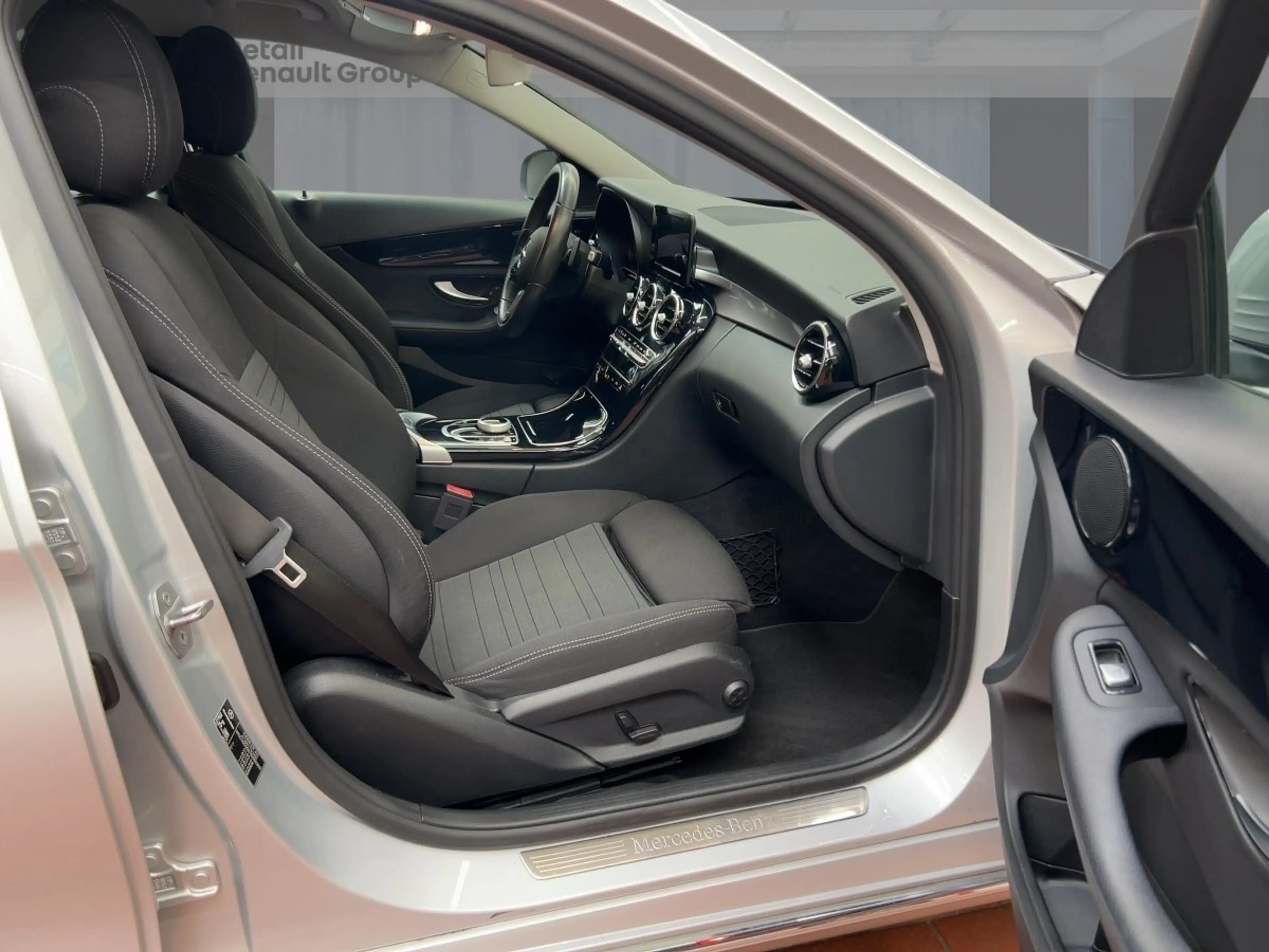 Mercedes-Benz C 180 d Avantgarde Navi + Klima + Tempomat — photo 8