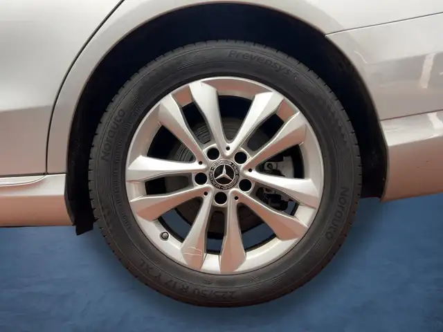 Mercedes-Benz C-Class view 21
