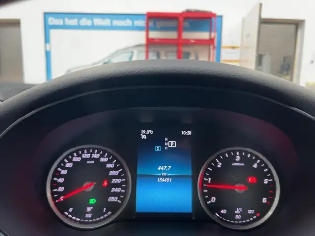 Mercedes-Benz C-Class view 13
