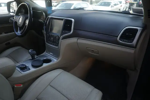 Jeep Grand Cherokee view 11