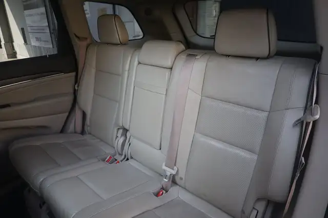 Jeep Grand Cherokee view 4