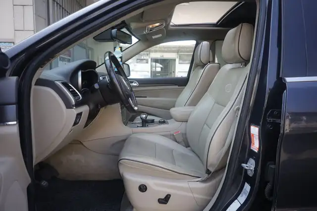 Jeep Grand Cherokee view 19
