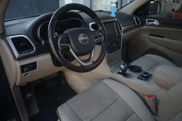 Jeep Grand Cherokee view 17