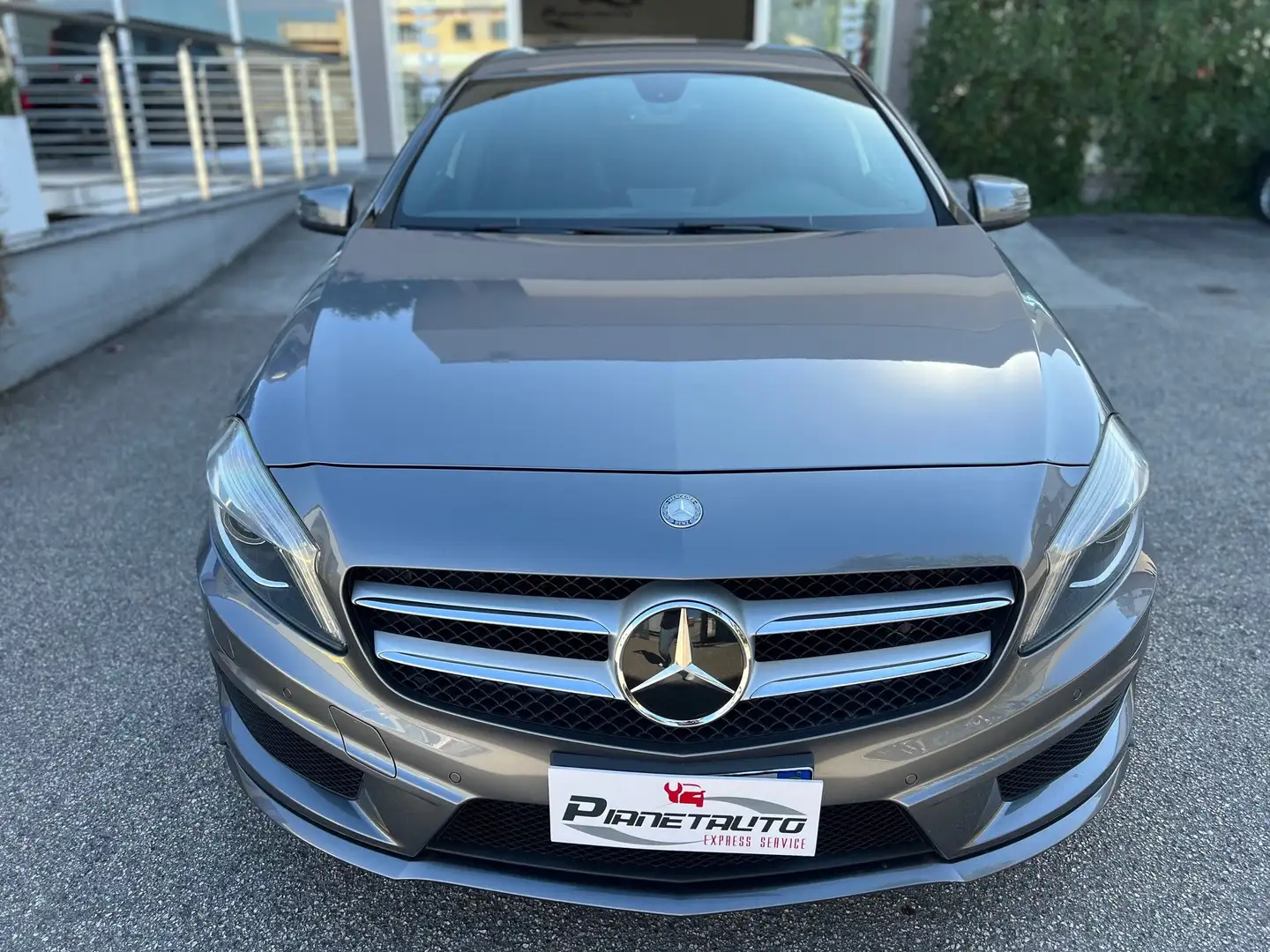 Mercedes-Benz A 180 d 109cv Premium AMG XENON/NAVI/PELLE PERFETTA Gris - 2