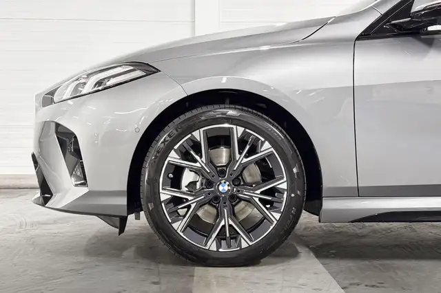 BMW 2 Series view 4