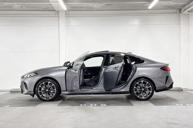 BMW 2 Series view 3