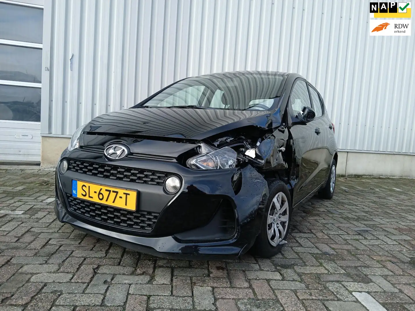 Hyundai i10 1.0i Comfort SCHADEAUTO Zwart - 1