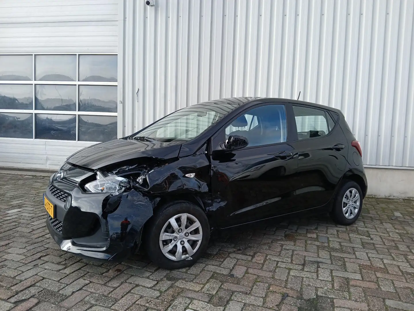 Hyundai i10 1.0i Comfort SCHADEAUTO Zwart - 2