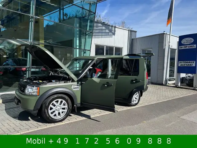 Land Rover Discovery view 3