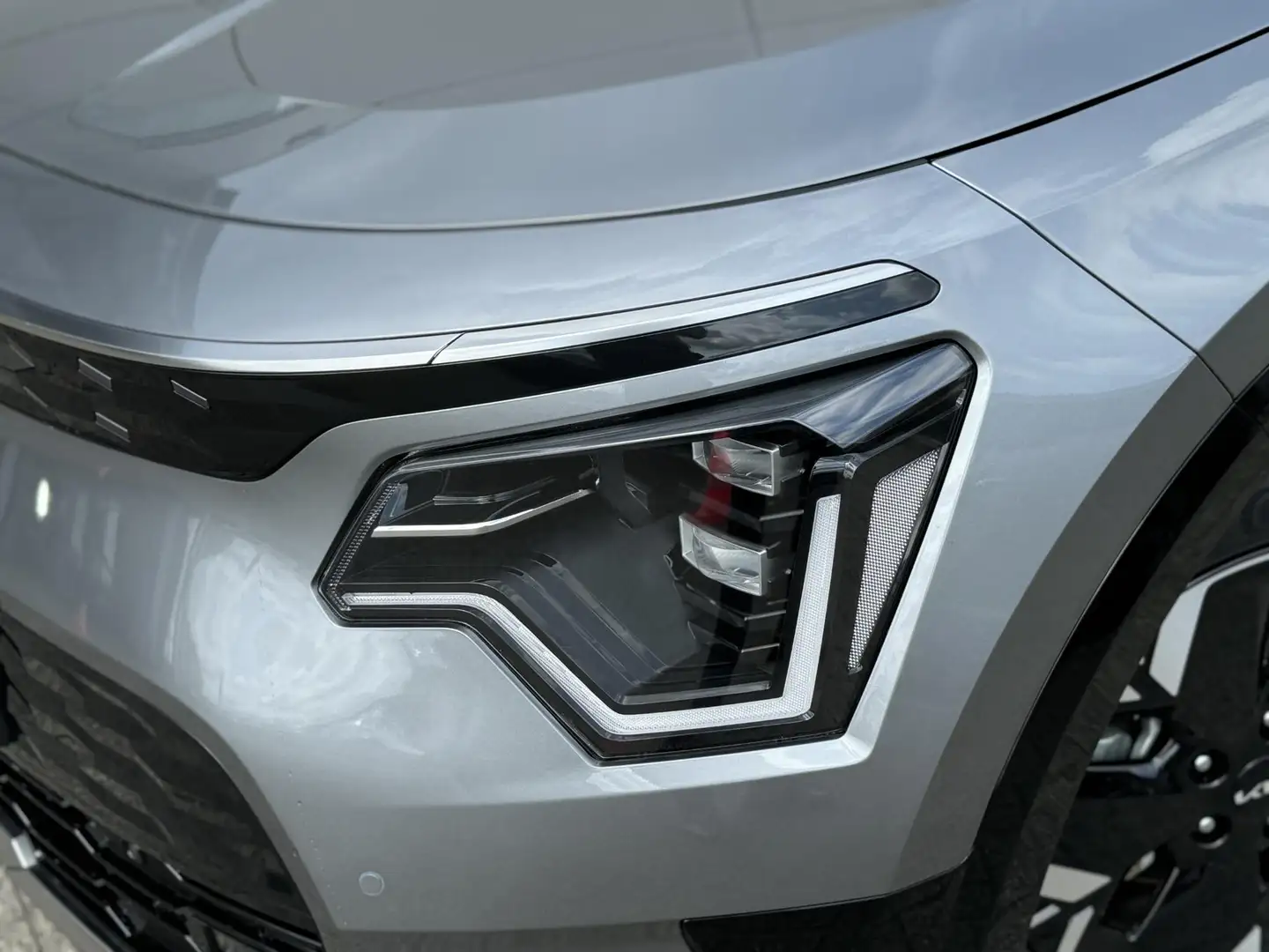 Kia e-Niro EV DynamicPlusLine 64.8 kWh Lease vanaf €639,01 p/ Šedá - 2