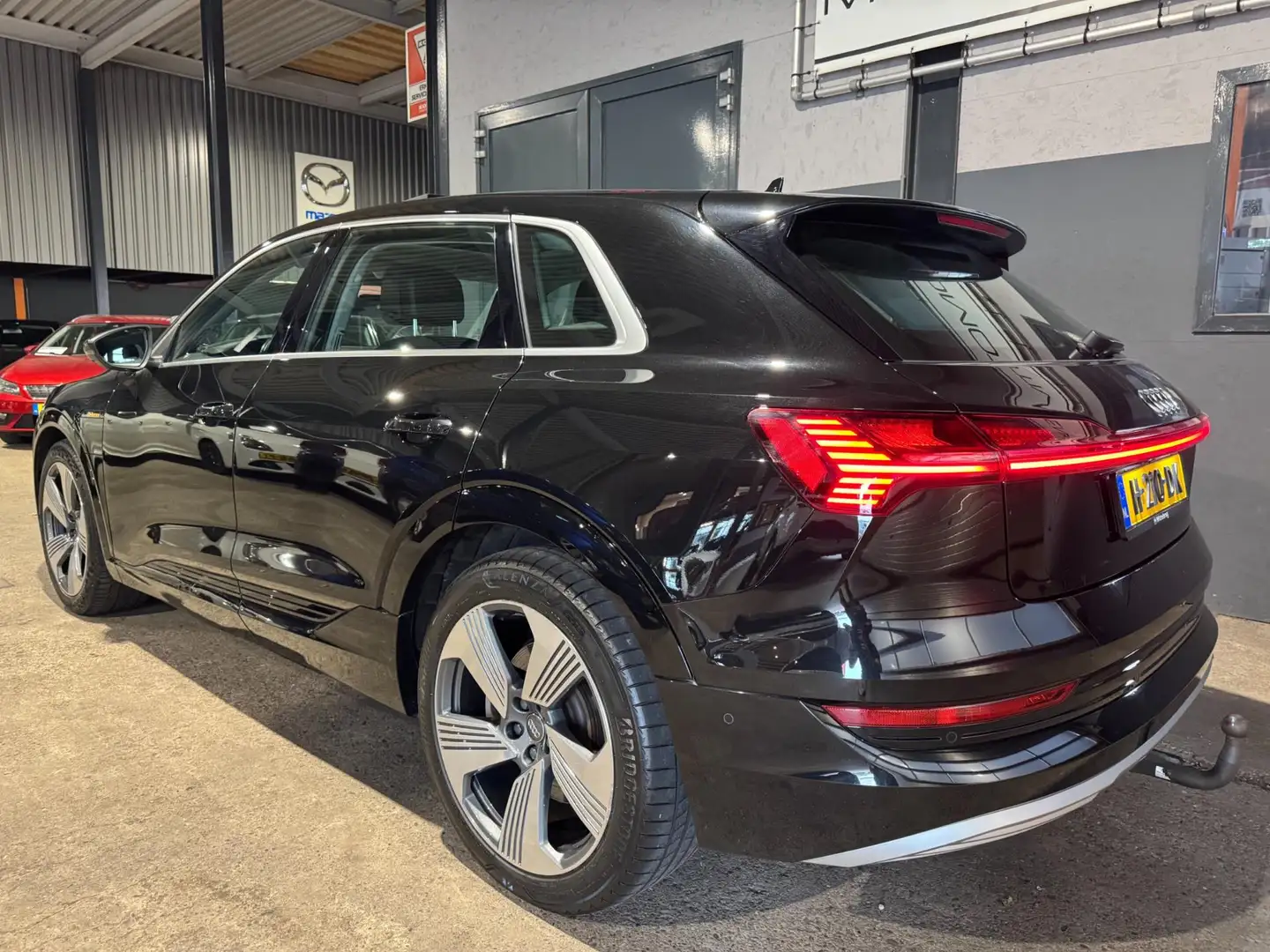 Audi e-tron E-tron 55 Quattro |NAP|PANO|Adaptive|21 Inch|BTW Black - 2