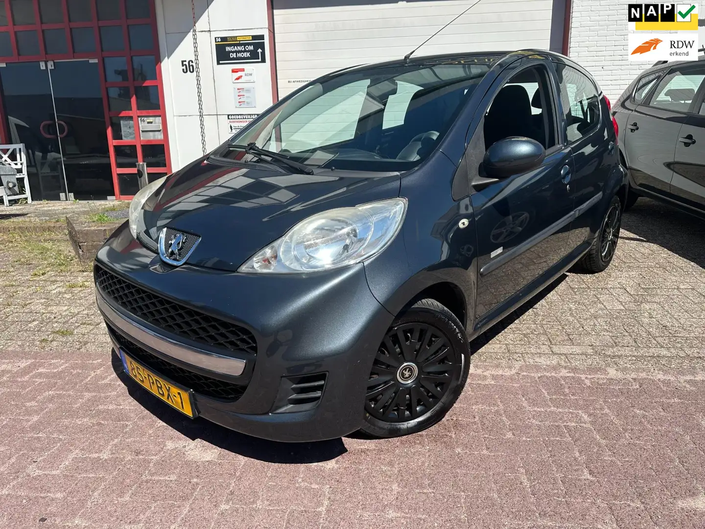 Peugeot 107 1.0-12V Millesim 200 |APK |NIEUW BANDEN|AIRCO|LUXE Gris - 1