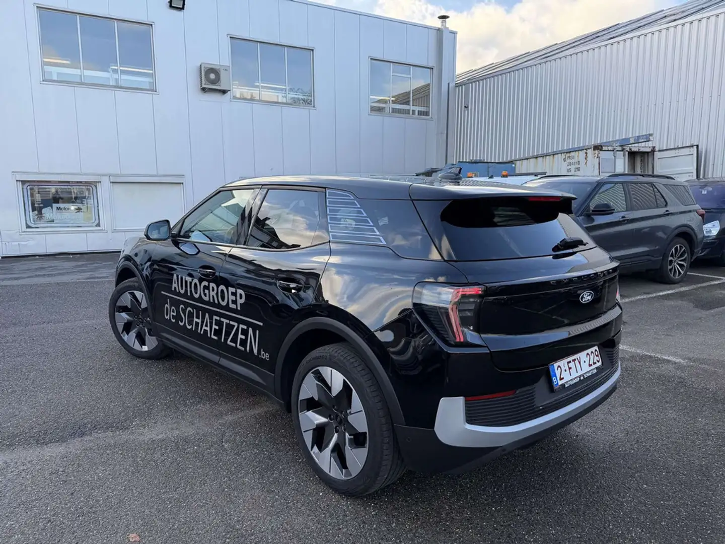 Ford Explorer 79 kWh AWD Premium Schwarz - 2