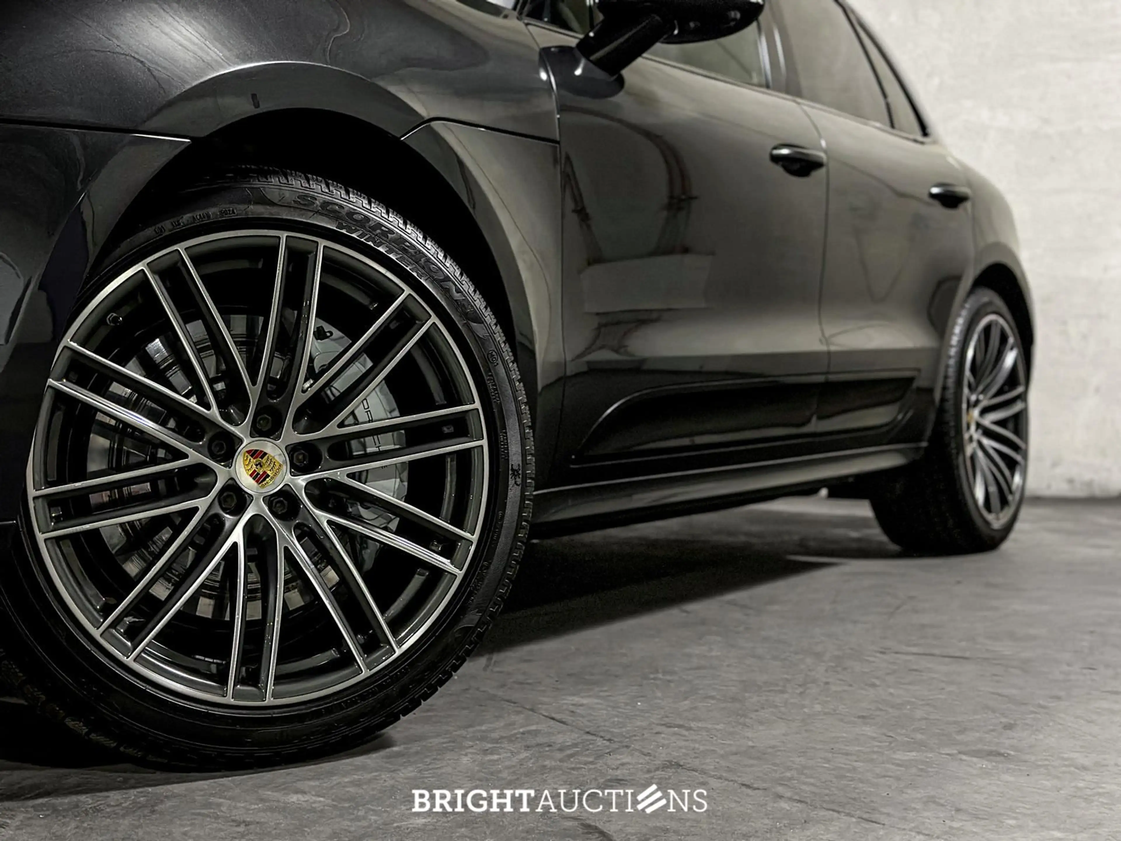 Porsche Macan Turbo 2.9 Turbo — photo 7