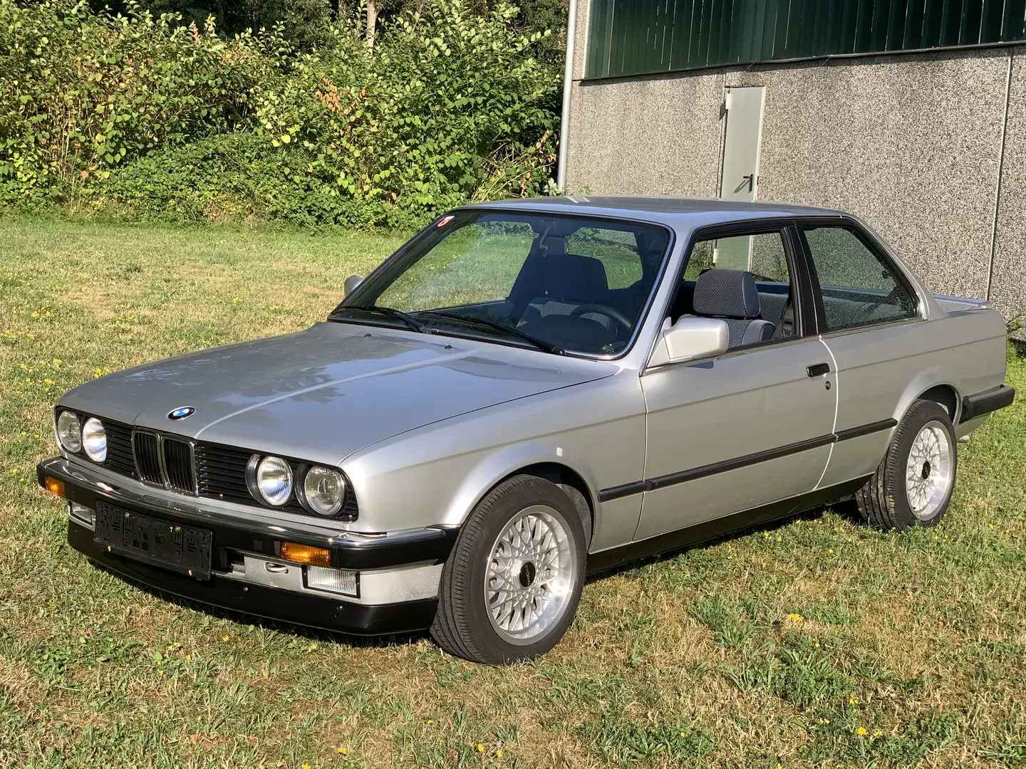 BMW 320 320i Silber - 1