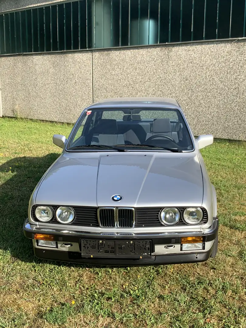 BMW 320 320i Silber - 2
