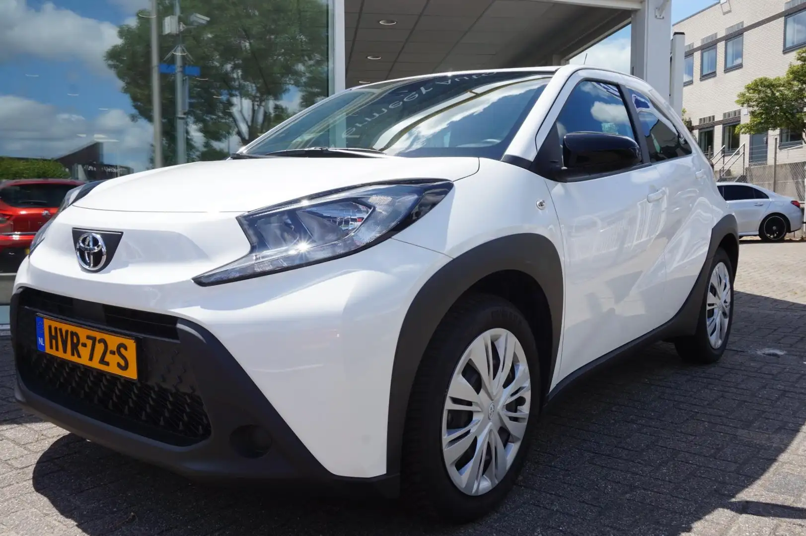 Toyota Aygo X 1.0 VVT-i MT Business Carplay / Camera Wit - 1