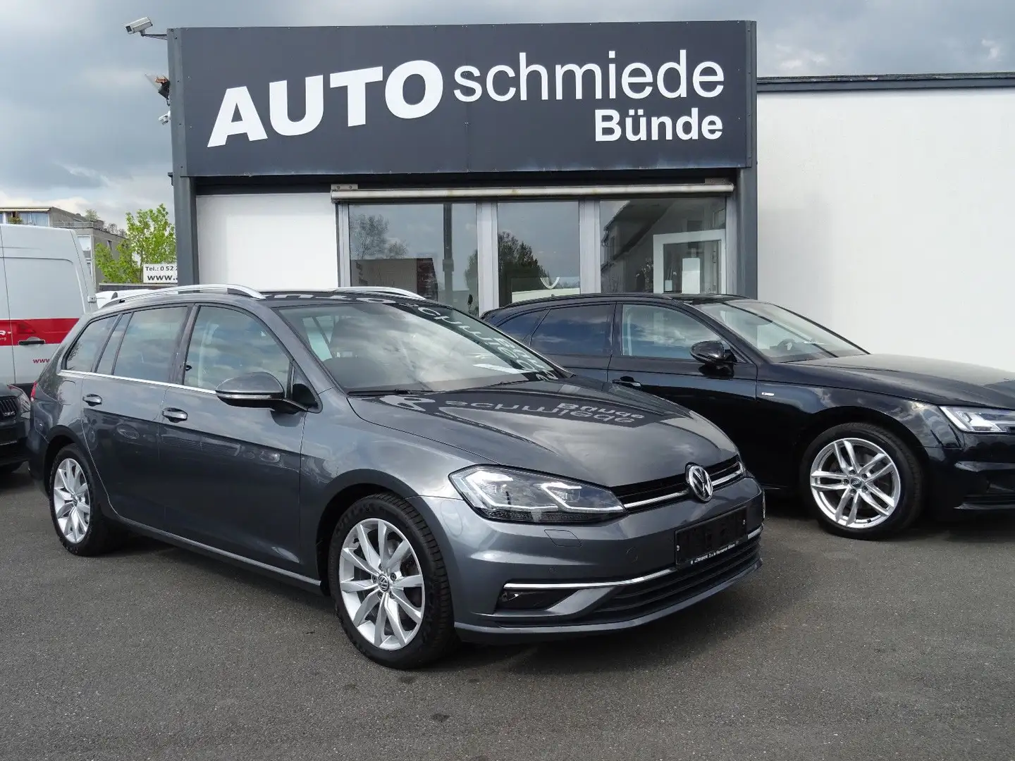 Volkswagen Golf VII Highline Leder LED 1.Hand AHK R-Line Grijs - 1