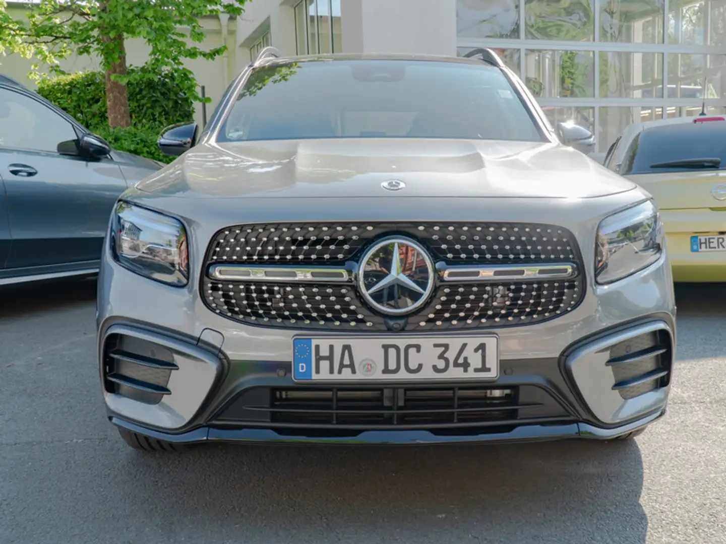 Mercedes-Benz GLB 220 d 4M AMG-Sport/360/Pano/Burm/AHK/7Sitze Grau - 2